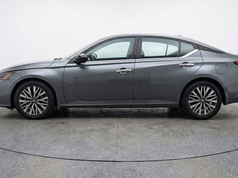 Used 2025 Nissan Altima 2.5 SV FWD image 5