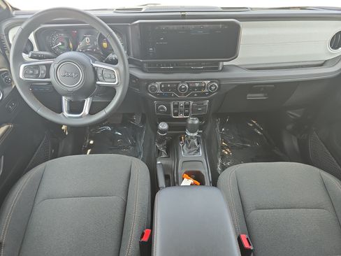 Used 2024 Jeep Wrangler Unlimited Sahara AWD/4WD image 9
