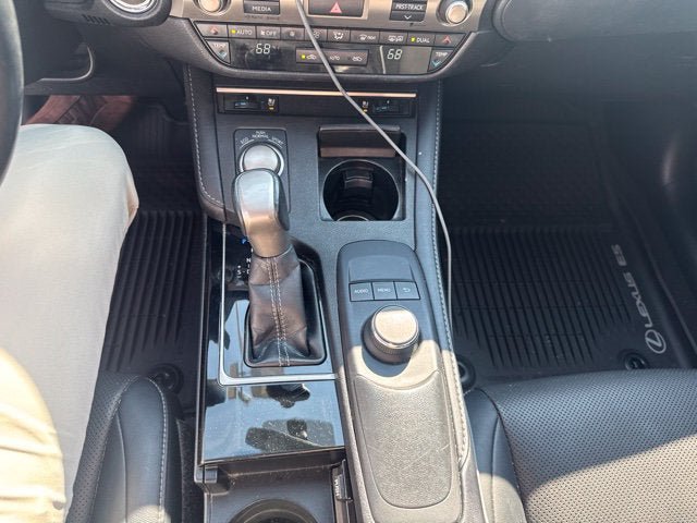 Used 2016 Lexus ES 350 w/ Premium Package w/Wood Trim FWD image 13