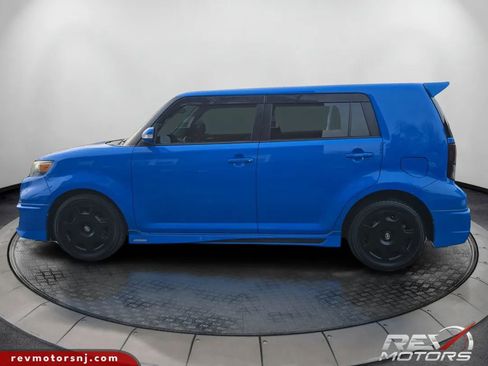 Used 2011 Scion xB image 2