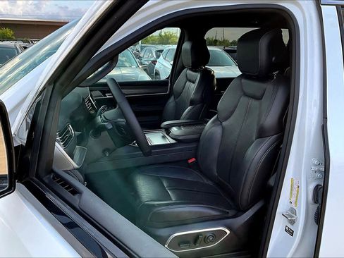 Used 2024 Jeep Wagoneer L Series II w/ Flexible Seating Group image 7