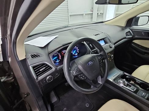 Used 2019 Ford Edge SE FWD image 12