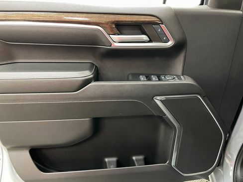 Used 2024 GMC Sierra 1500 SLE image 25