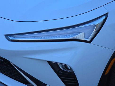 Used 2025 Buick Envista Sport Touring image 37