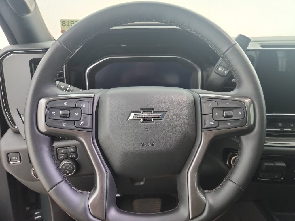 Used 2025 Chevrolet Silverado 2500 ZR2 w/ Technology Package AWD/4WD image 15