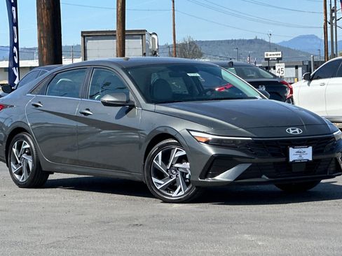 New 2026 Hyundai Elantra Limited FWD image 2