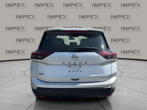 Used 2025 Nissan Rogue SV image 4