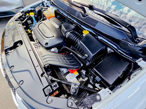 Used 2022 Chrysler Pacifica Touring-L image 36