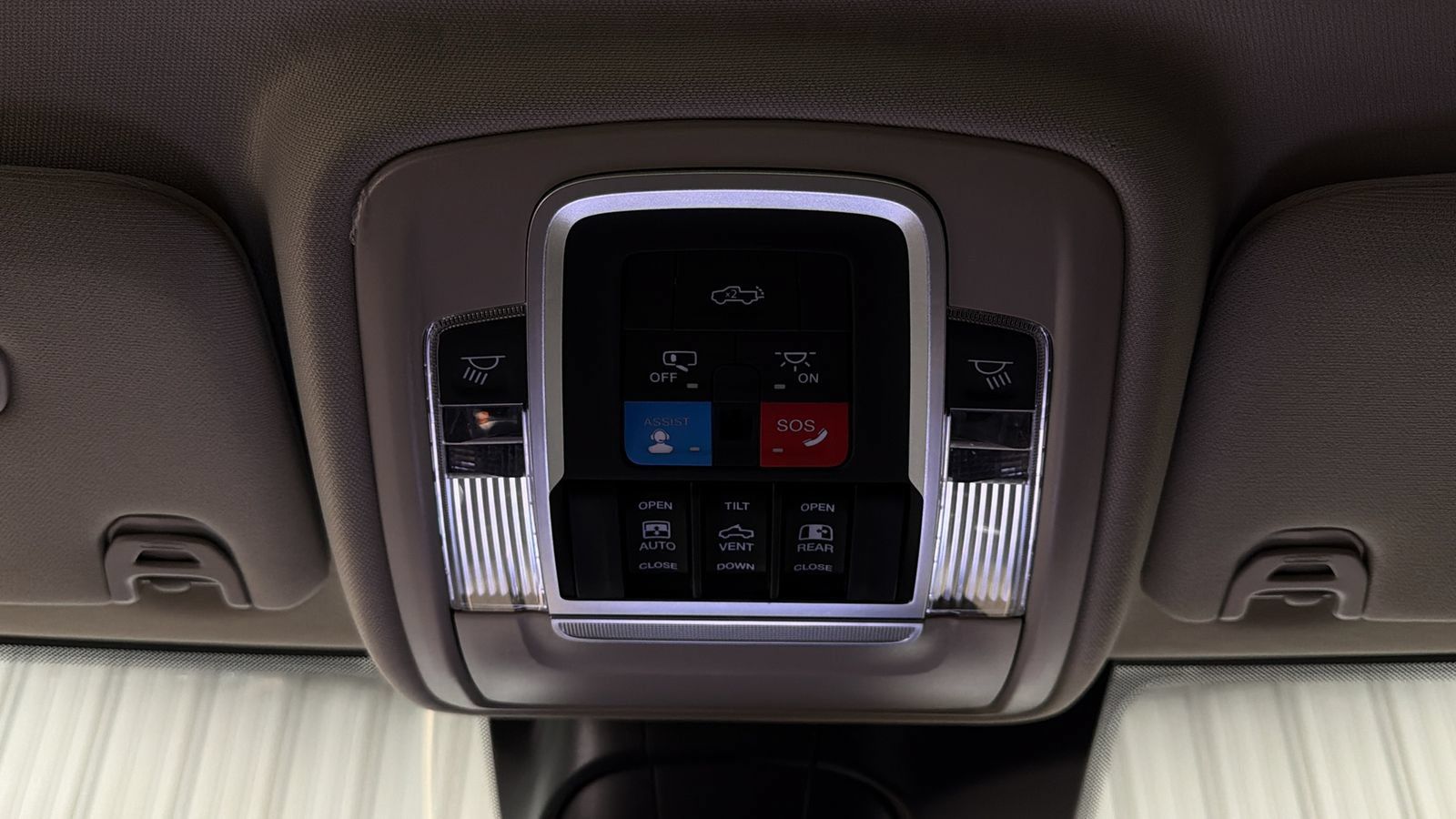 Used 2025 RAM 2500 Limited AWD/4WD image 37