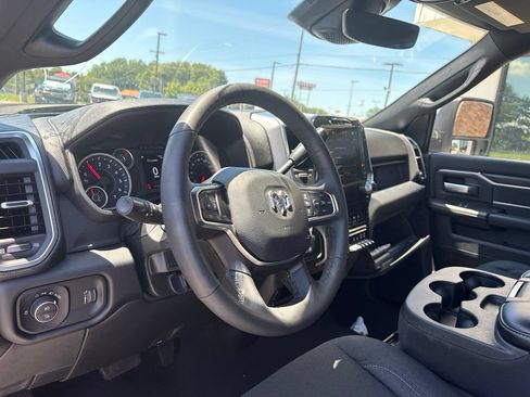 Used 2025 RAM 2500 Big Horn AWD/4WD image 4