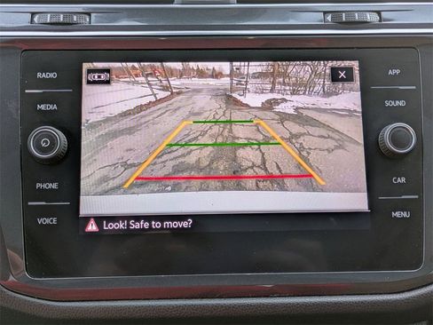 Used 2022 Volkswagen Tiguan SE image 22