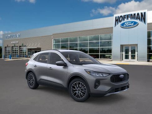 Used 2025 Ford Escape SE image 1