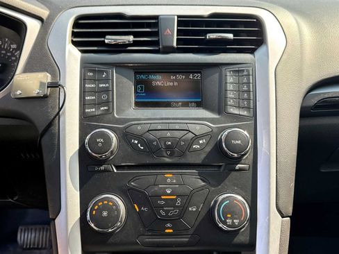 Used 2013 Ford Fusion SE FWD image 19