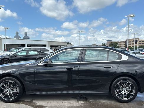 Used 2026 BMW 530i RWD image 2