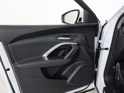 Used 2025 Audi Q5 Premium w/ Convenience Package image 21