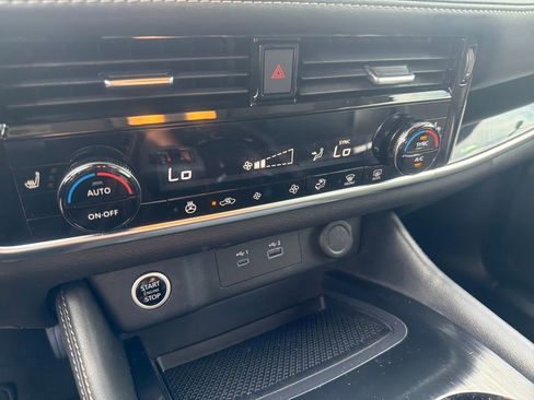 Certified 2023 Nissan Rogue SL image 37