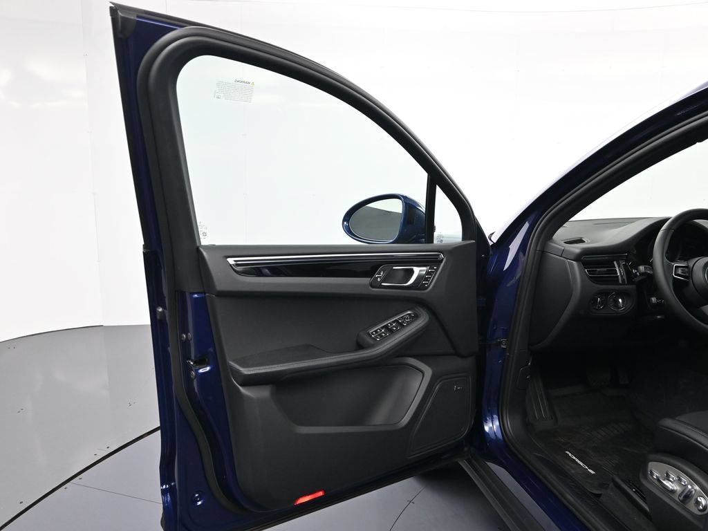 Certified 2026 Porsche Macan AWD/4WD image 16