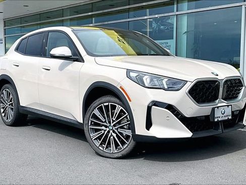 New 2026 BMW X2 xDrive28i w/ Technology Package AWD/4WD image 2
