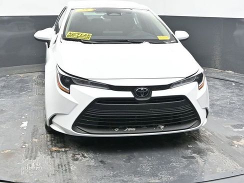 Used 2025 Toyota Corolla LE image 3