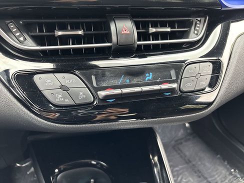 Used 2020 Toyota C-HR XLE FWD image 17