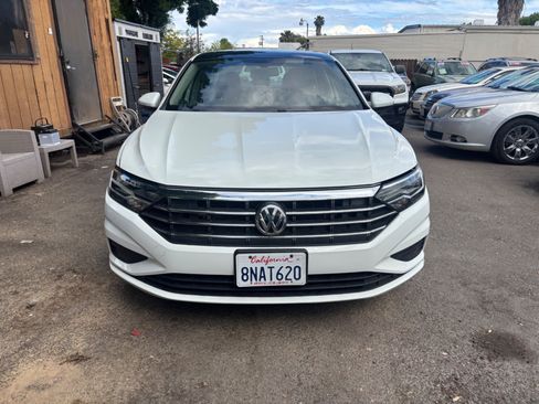 Used 2019 Volkswagen Jetta SE FWD image 2