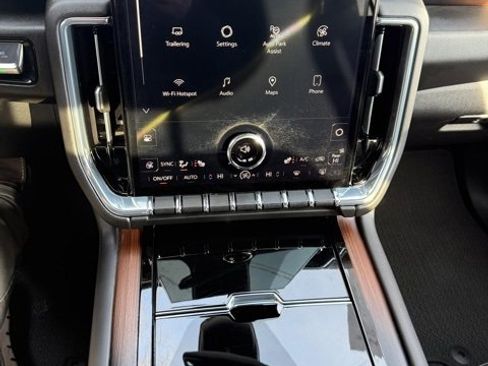 Used 2025 GMC Yukon Denali image 13