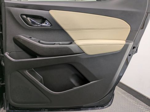 Used 2022 Chevrolet Traverse LS image 24