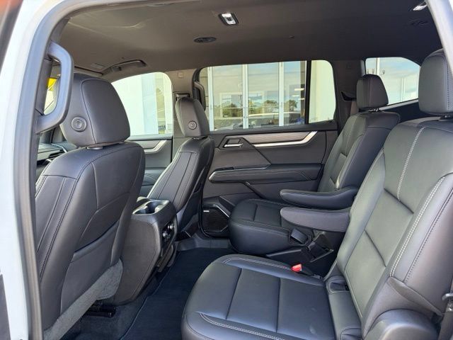 Used 2026 GMC Acadia Elevation w/ Elevation Premium Package FWD image 12