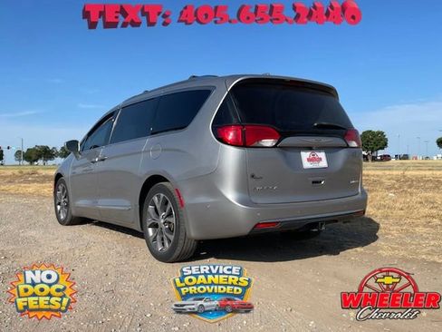 Used 2017 Chrysler Pacifica Limited FWD image 6