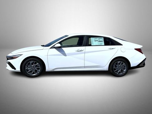 New 2026 Hyundai Elantra Hybrid FWD image 8