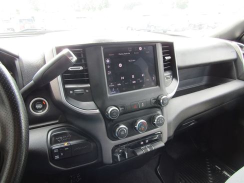 Used 2022 RAM 2500 Big Horn AWD/4WD image 23