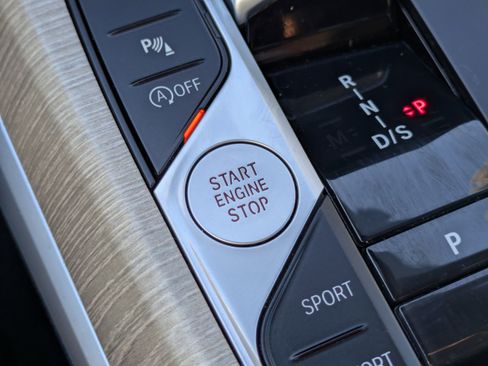 Used 2025 BMW 430i Convertible w/ Premium Package image 30