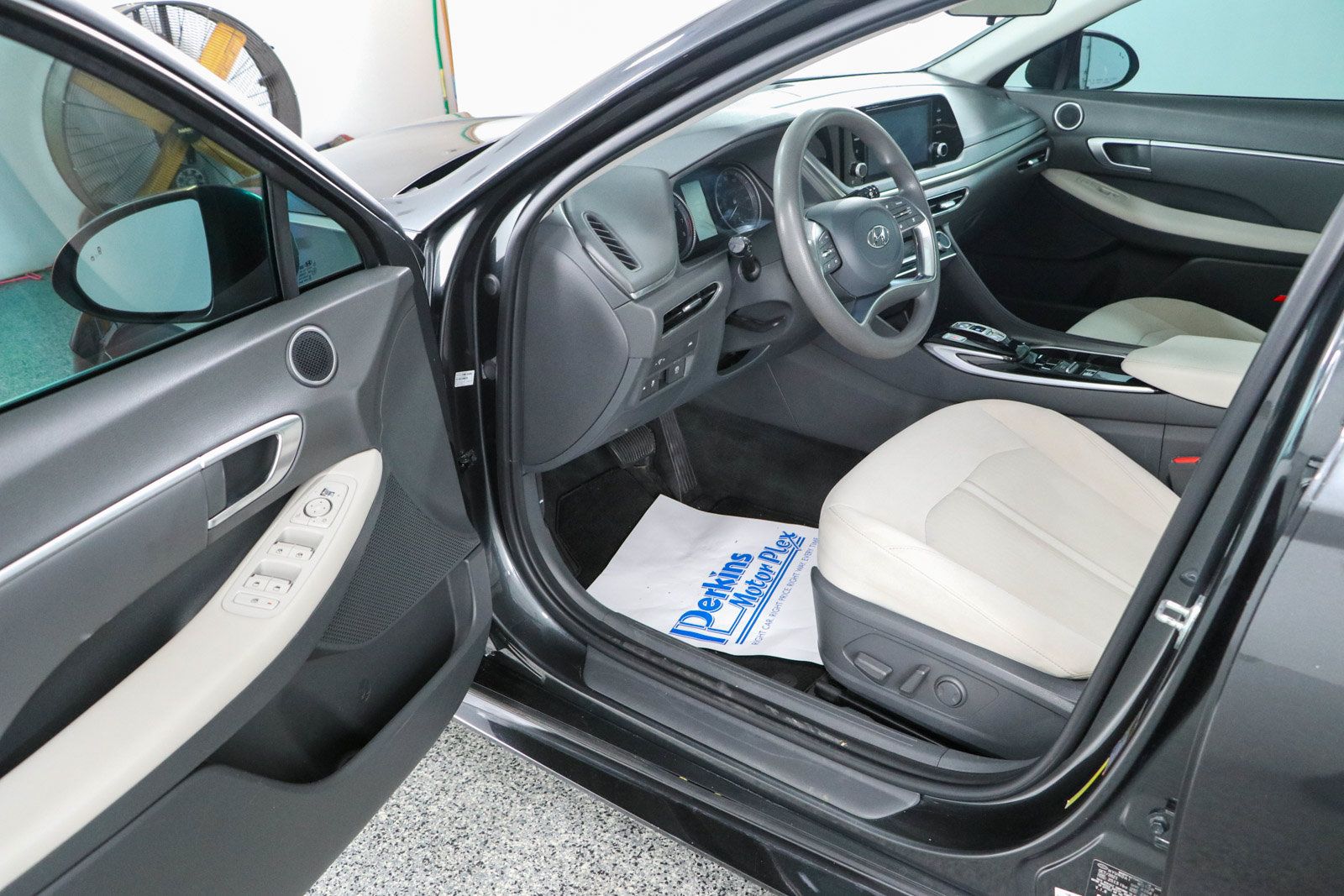 Used 2022 Hyundai Sonata SEL w/ Cargo Package FWD image 3