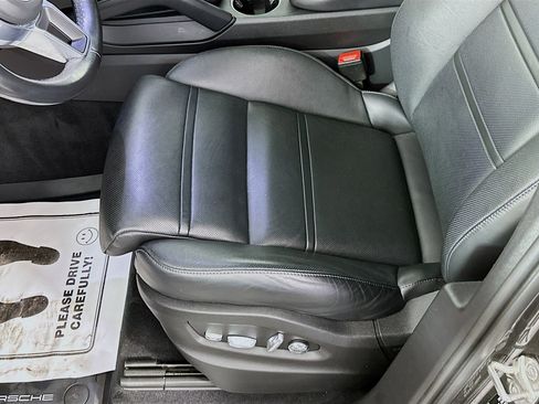 Used 2021 Porsche Cayenne Coupe image 20