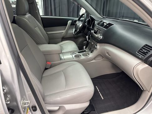 Used 2012 Toyota Highlander SE w/ Tow Pkg image 34