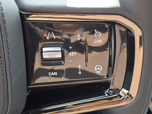 Certified 2024 Land Rover Range Rover Sport Dynamic SE image 27