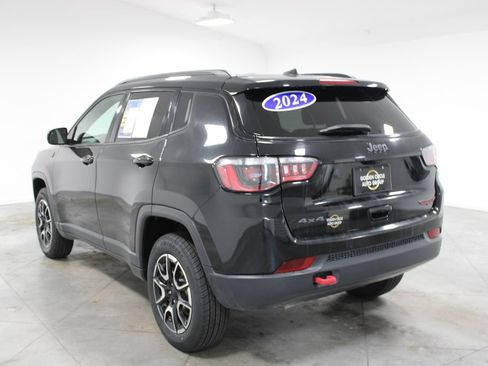 Used 2024 Jeep Compass Trailhawk AWD/4WD image 7