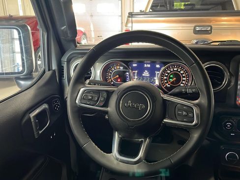 Used 2023 Jeep Gladiator Overland image 17