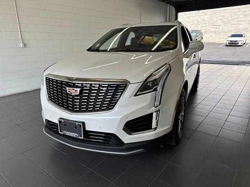 Used 2021 Cadillac XT5 Premium Luxury FWD image 3