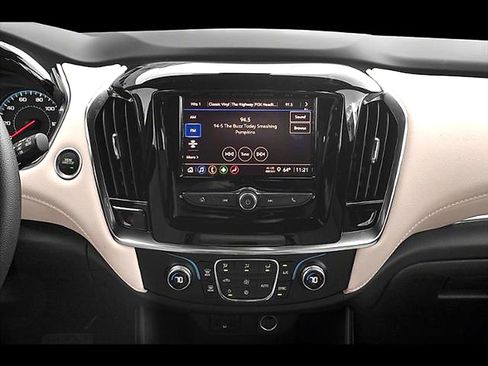 Used 2023 Chevrolet Traverse LS FWD image 25