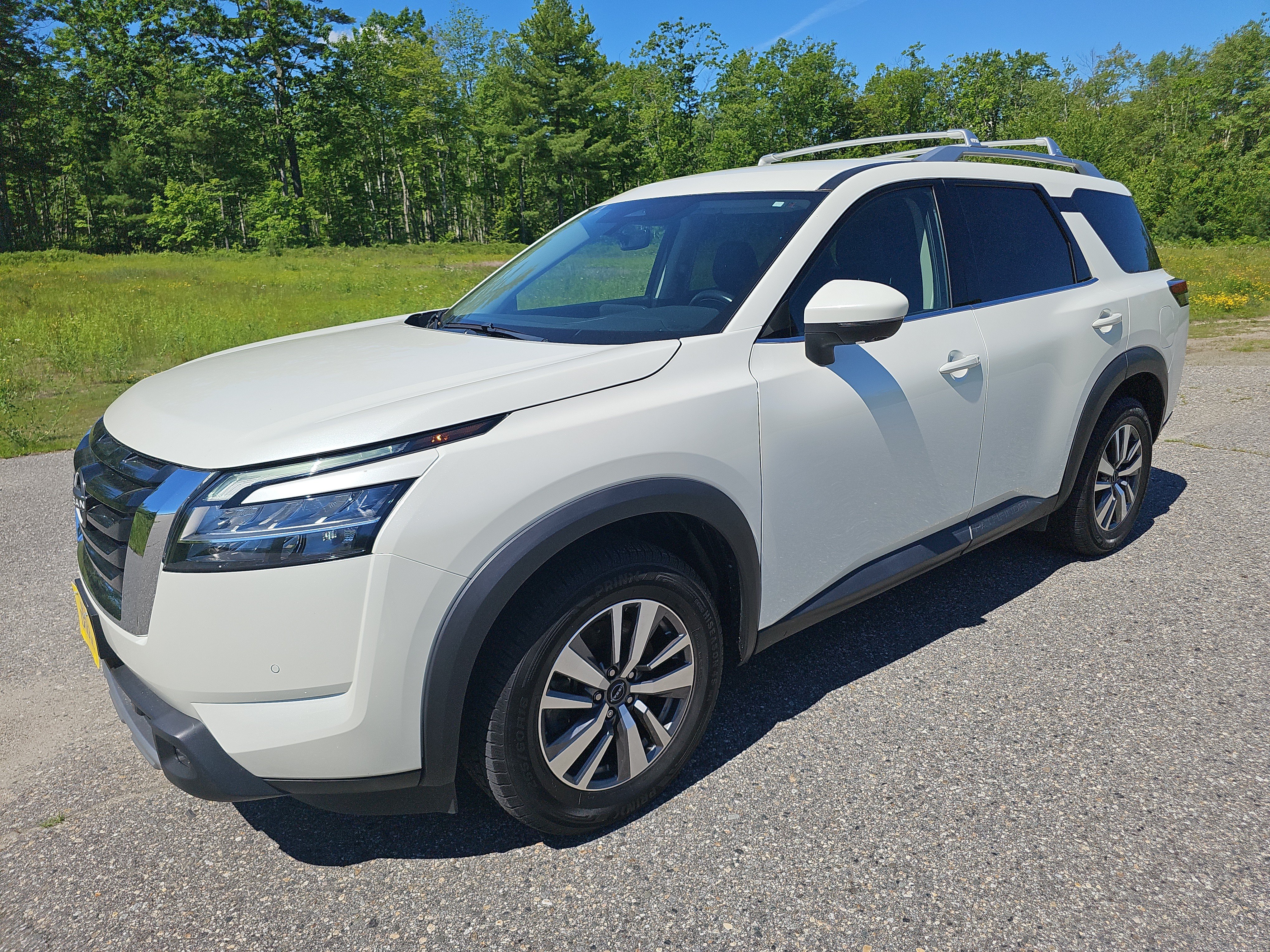 Used 2023 Nissan Pathfinder SL AWD/4WD image 1