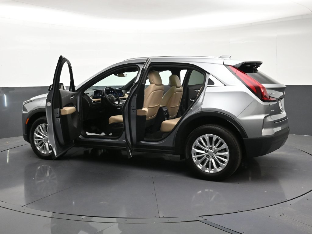 Used 2024 Cadillac XT4 Luxury w/ Cold Weather Package AWD/4WD image 35