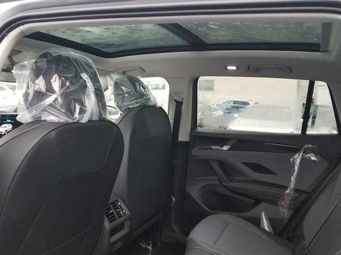 New 2026 Volkswagen Tiguan SE AWD/4WD image 8