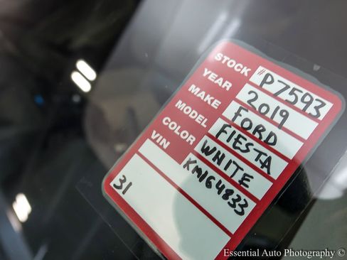 Used 2019 Ford Fiesta SE image 27