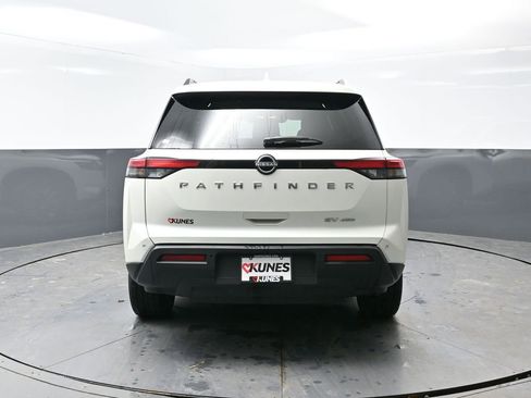 Used 2024 Nissan Pathfinder SV image 12