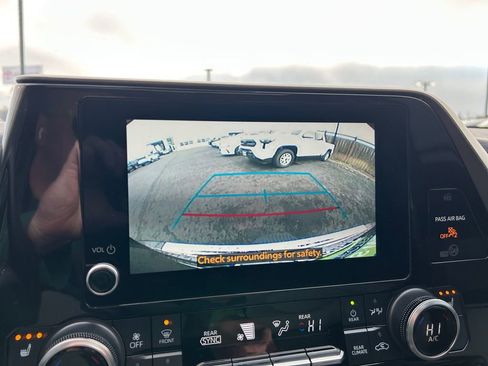 Used 2024 Toyota Highlander XLE image 19