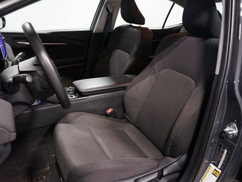 Used 2025 Toyota Camry LE image 6