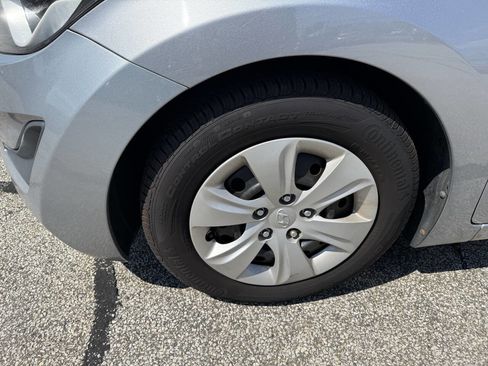 Used 2016 Hyundai Elantra SE image 11