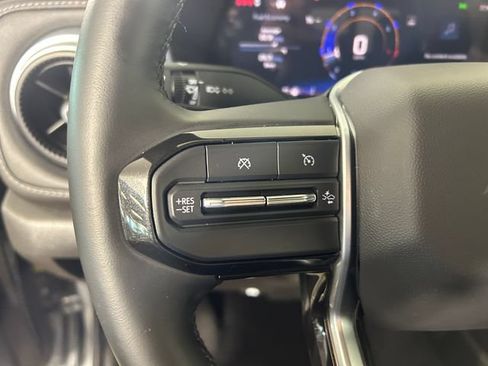 Used 2025 Chevrolet Colorado LT w/ Advanced Trailering Package AWD/4WD image 16
