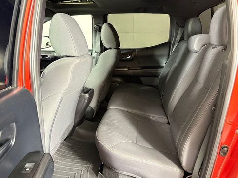 Used 2016 Toyota Tacoma TRD Off-Road w/ Premium & Technology Package AWD/4WD image 36